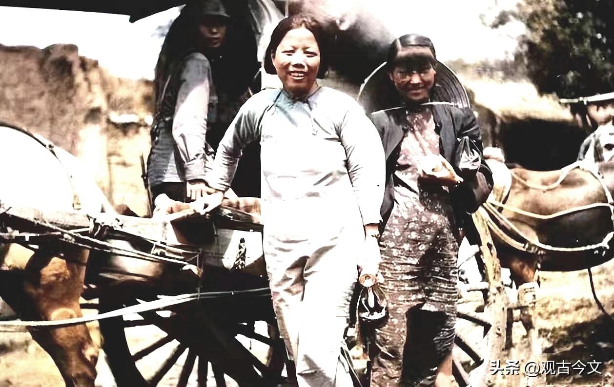 这是1939年邓颖超同志奔赴延安途中的珍贵老照片。当时邓颖超在北平养病，为躲避日