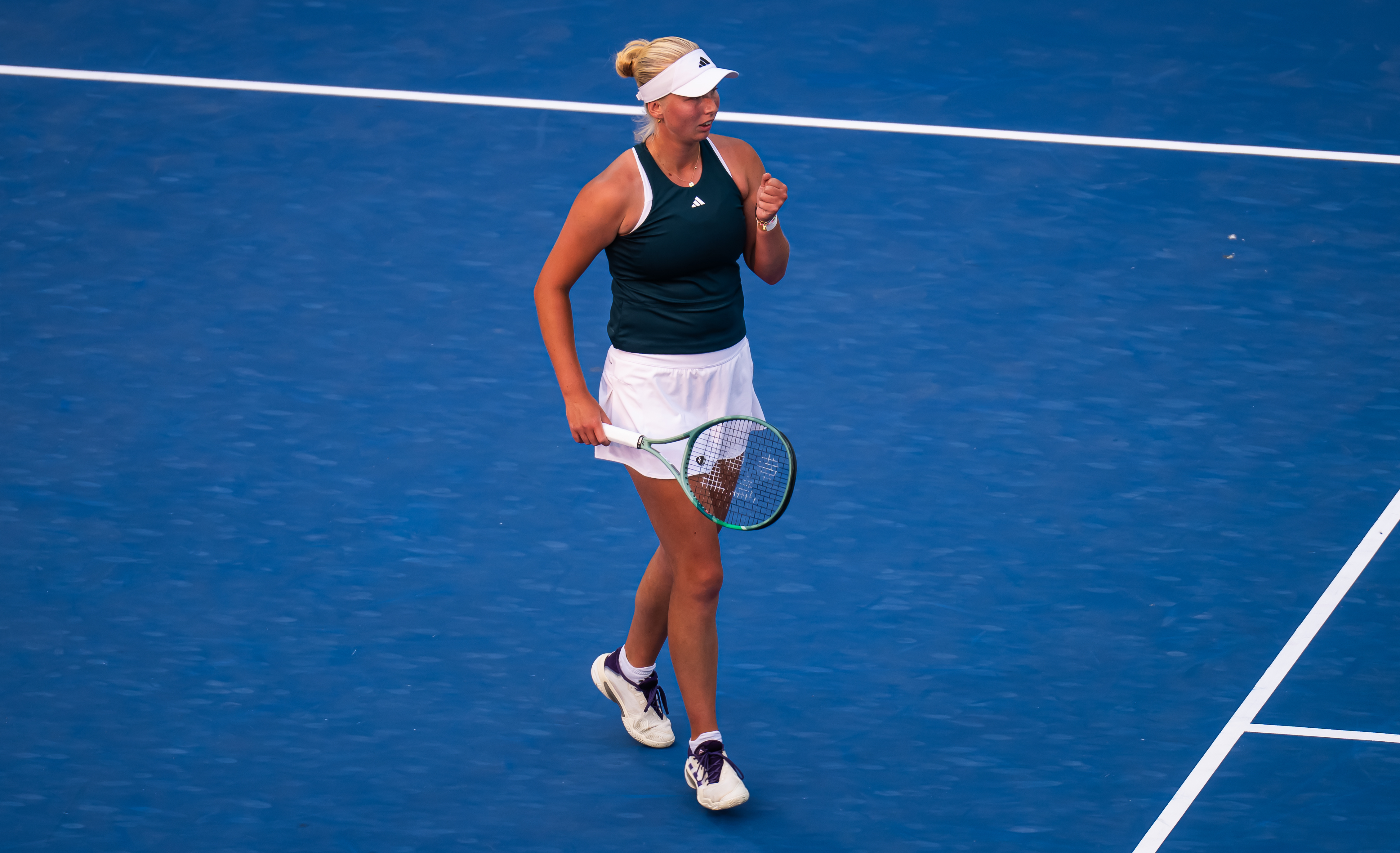 陶森复仇斯瓦泰克！WTA1000蒙特利尔站第四轮，16号种子陶森以7-6(1) 