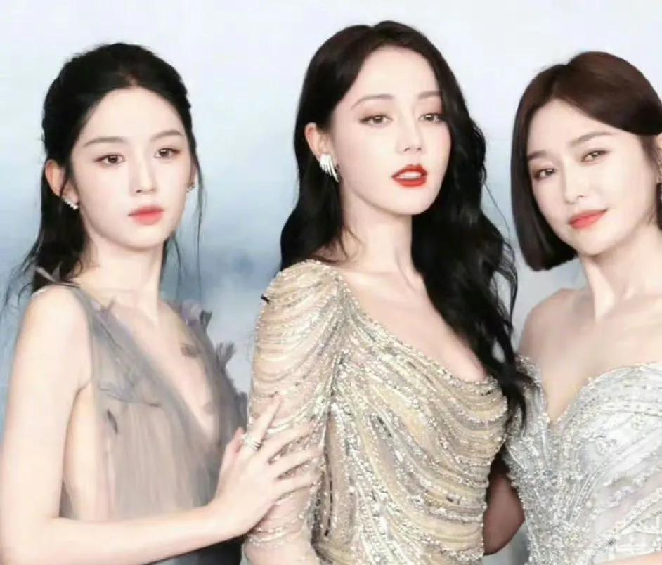 #迪丽热巴秦岚周也合影 美女同框亲密贴贴超养眼# #颖宝美出高级感#
