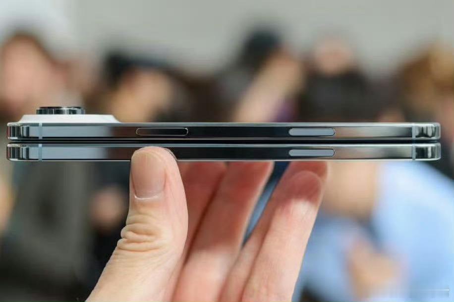 iPhone18Fold中框曝光 国产品牌的折叠屏手机已经发展好几代了，你觉得苹