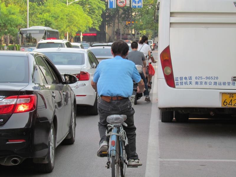 警方通报骑车人遭开门杀被碾压身亡 山西大同这起“开门杀”事故太让人痛心了。4月1