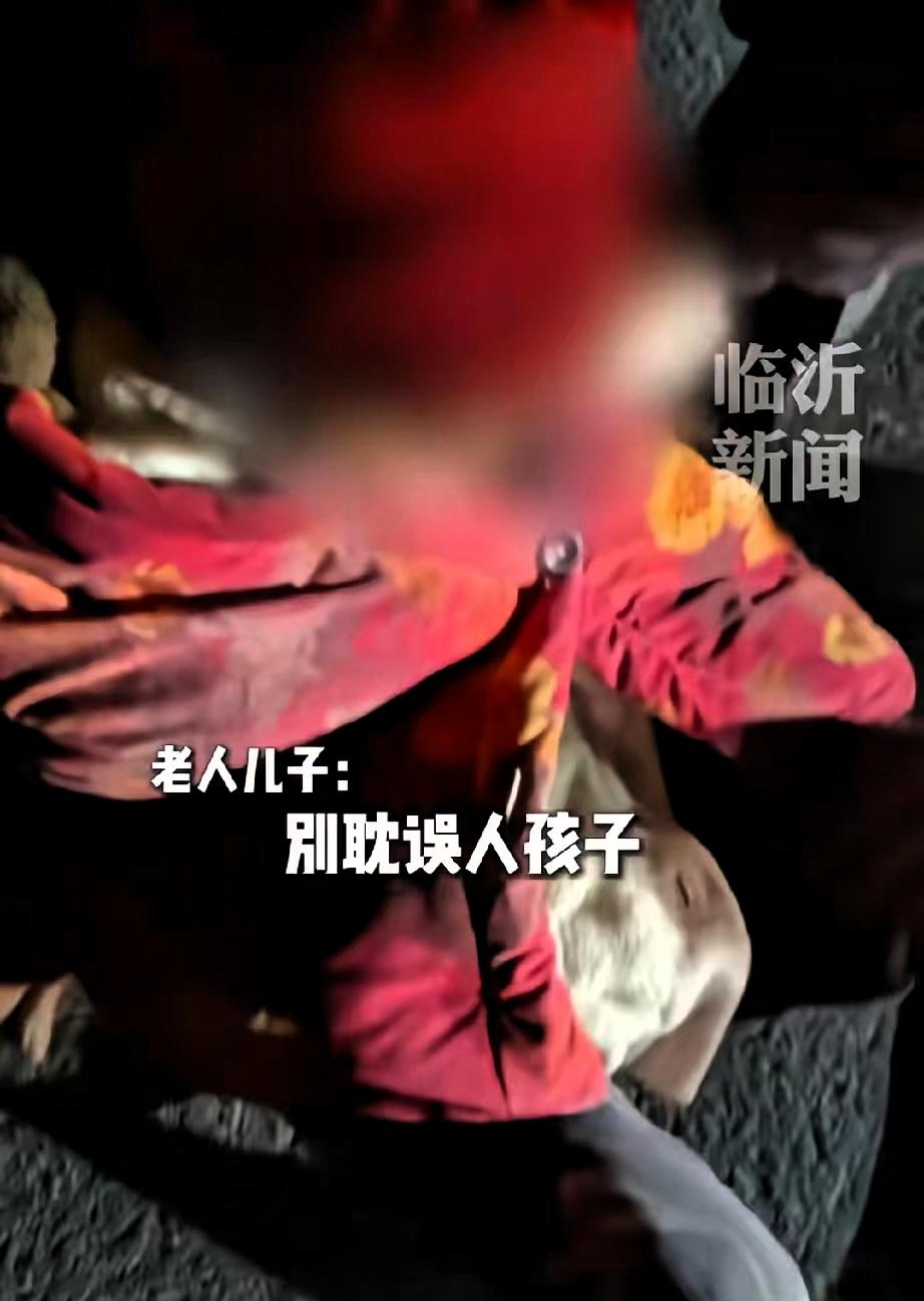 被感动到了！山东临沂，一大娘被车撞倒，她的儿子赶过来后，第一时间没有责怪车主
这