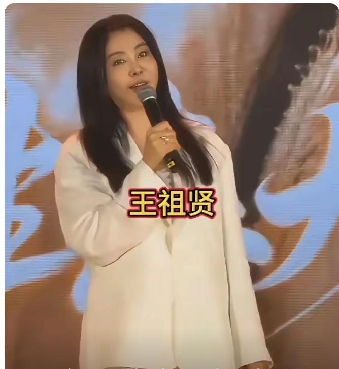 原来，聂小倩，也会老的！
原来以为，人生路漫长，当年的女神永远不会老！
人生易老