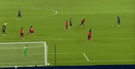 东亚杯 中国香港全场零射正 0-2不敌韩国 姜尚润、李昊宰破门 中国香港门将叶鸿