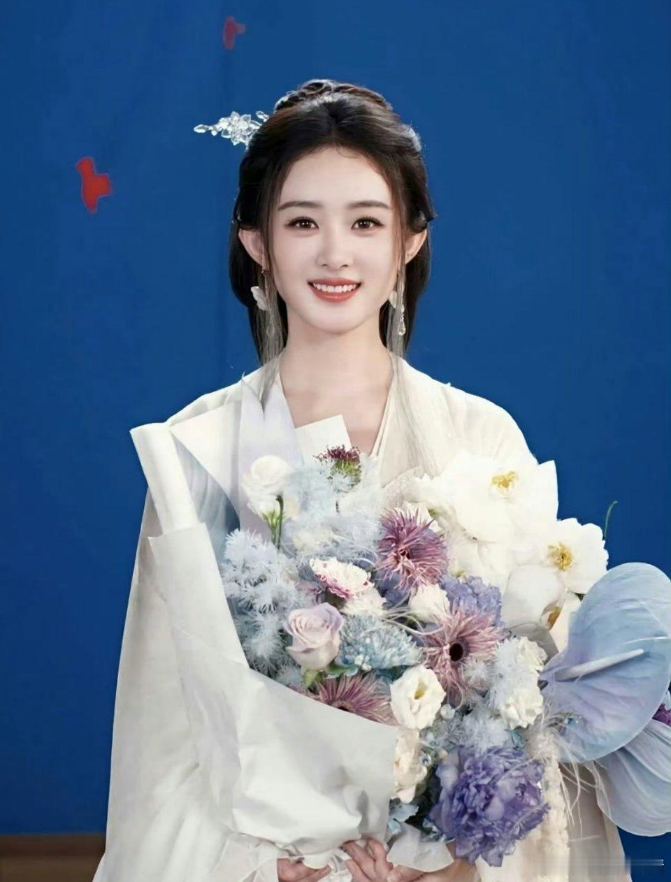 爱奇艺腾讯优酷都发了赵丽颖虽然说扮相还是好看的，但虫子对客串之事颇有微词，有失咖