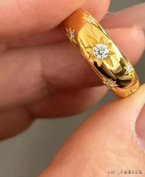 金价暴涨，房价下跌❓意味着什么😘
😳我认为金价暴涨和房价下跌可能揭示了全球经