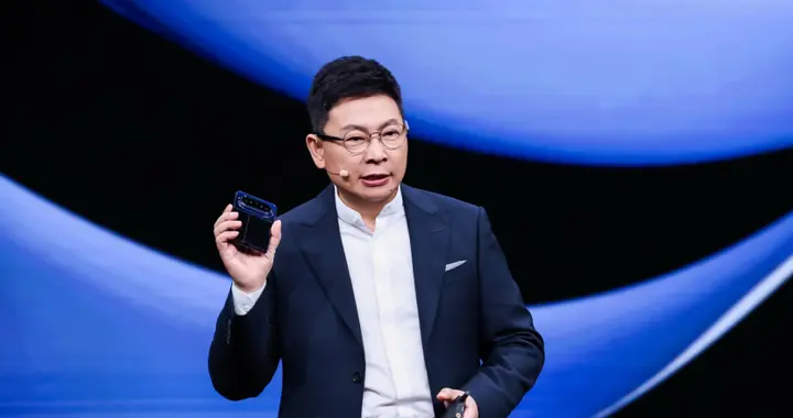 大阔折HUAWEI Pura X Max正式亮相，岂止于阔