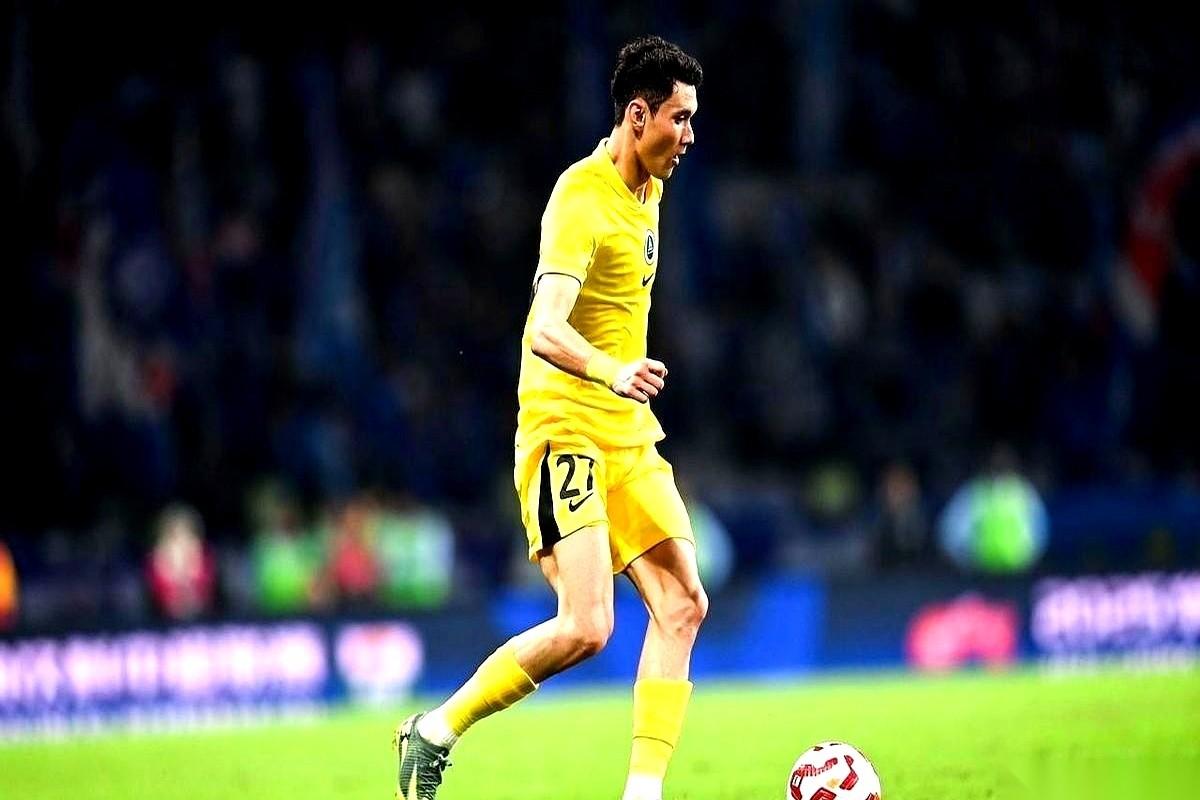 那身板，你跟我说他是来踢球的？说是来拆迁的我都信。
横冲直撞的，跟个小坦克似的，