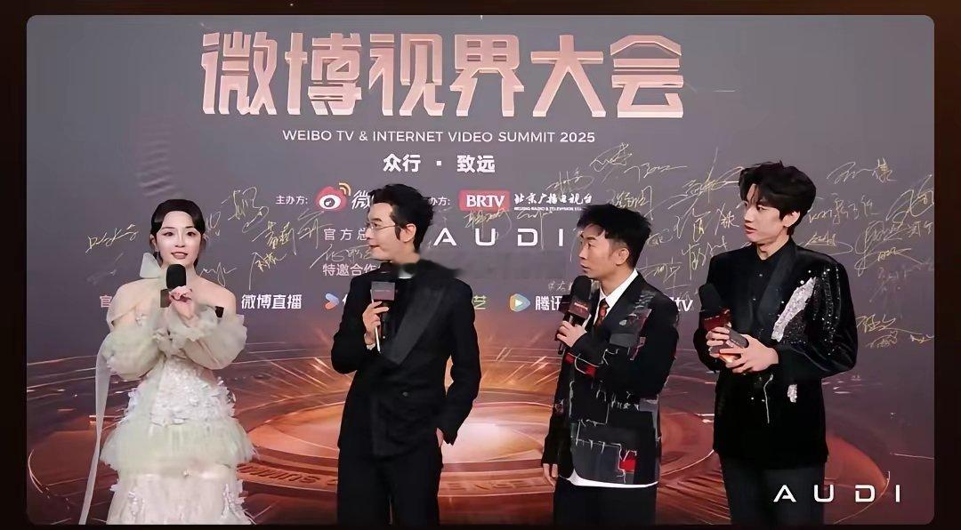 微博视界大会，黄晓明太尴尬了，他代表《造城者》走红毯，却被主持人哪壶不开提哪壶。