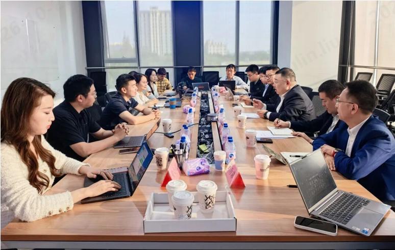 上海国投调研光羽芯辰
 10月26日下午，上海国投公司党委书记、董事长袁国华带队
