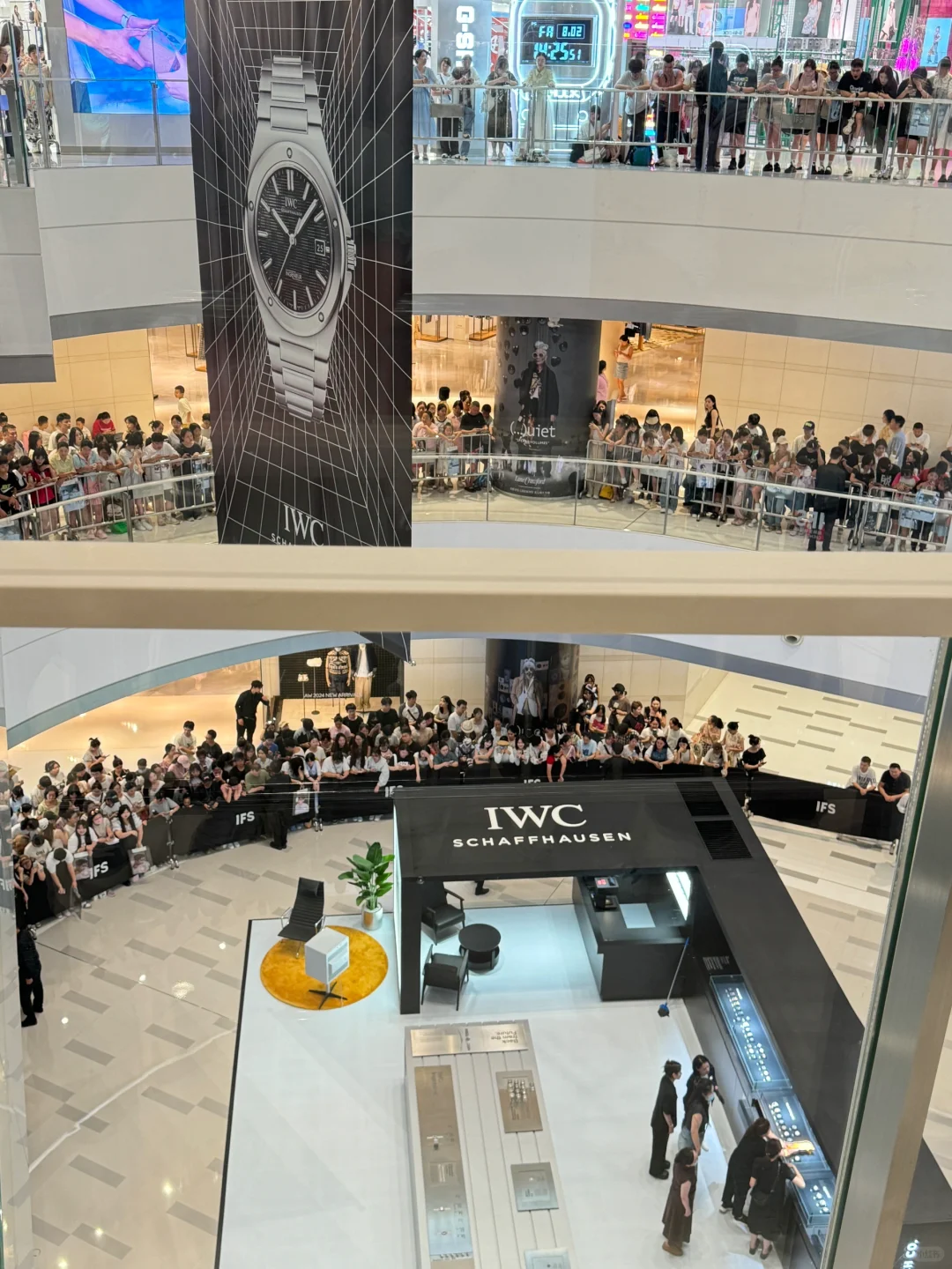 我终于相信张若昀是内娱顶流了！！！！！！