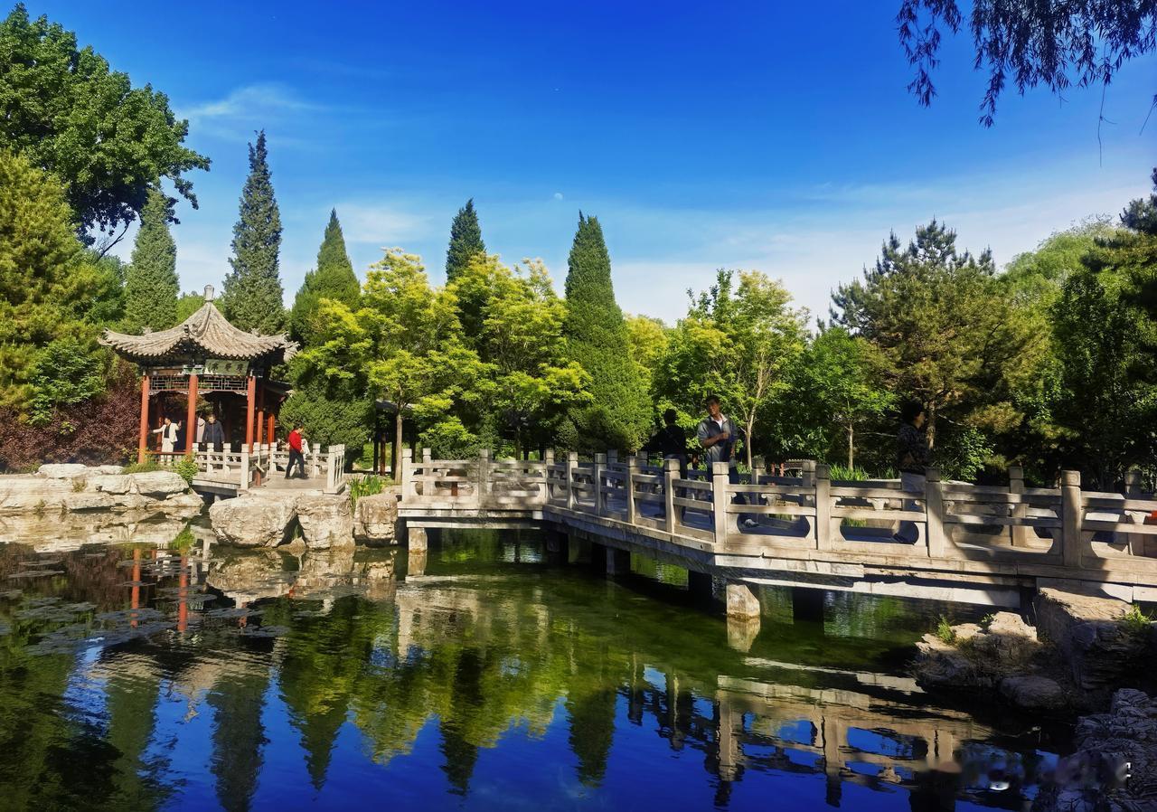 在山西人眼里，晋祠的水特别好，不但泉眼多，水质也好，使用这里的山泉水种植的水稻是
