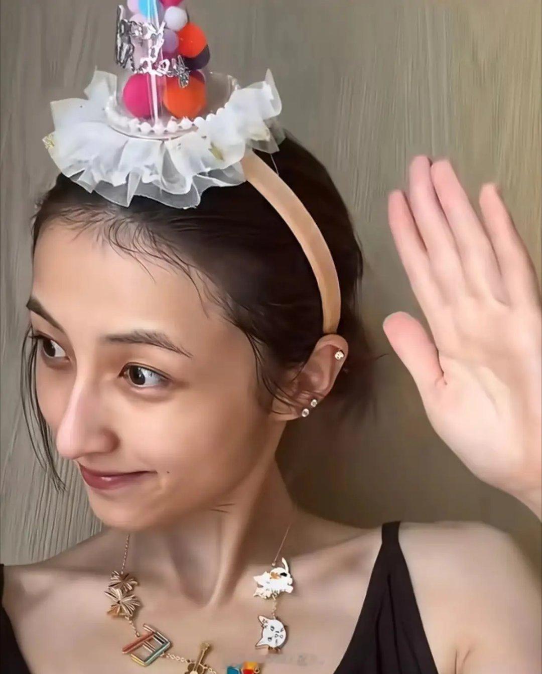 发现了没张子枫有个很明显的变化不是她越来越好看了，而是她变得有点不一样，越来越瘦