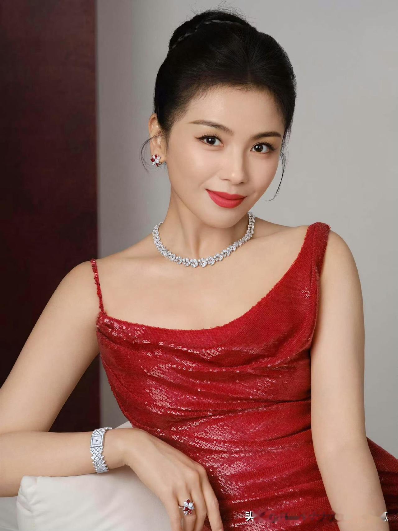 刘涛可能是最独特的女明星之一了，
她到底是怎么做到有时候看起来成熟有时候看起来又