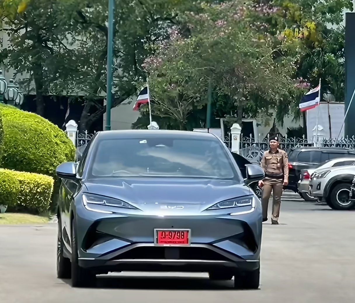 泰国总理换了一辆中国电动车整挺好，节能环保，最主要还省钱迪子这波又出镜了。不过说
