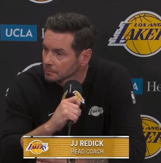 雷迪克赛后狂喷队员：1. 八村没有做好自己的工作，所以把他换下场了。2. 范德彪