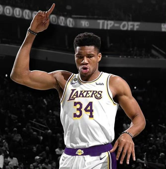 火花喊话字母哥！湖人球迷秒懂弦外之音？
 
谁能想到字母哥3分钟伤退，火花先“绷