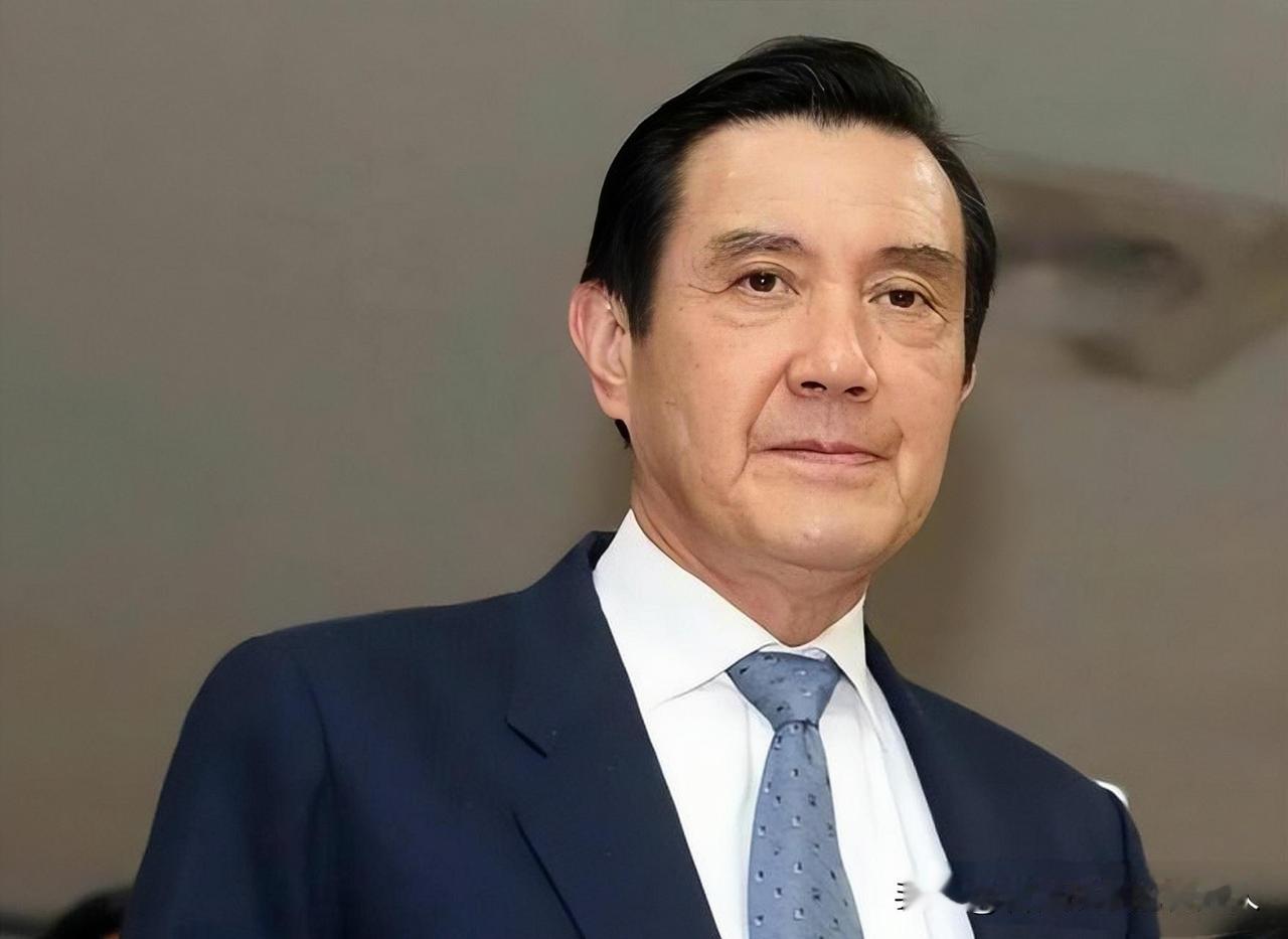 山东舰编队直接封锁了台岛东部海域！很多人以为，局势恶化是民进党“跪美舔日”惹的祸