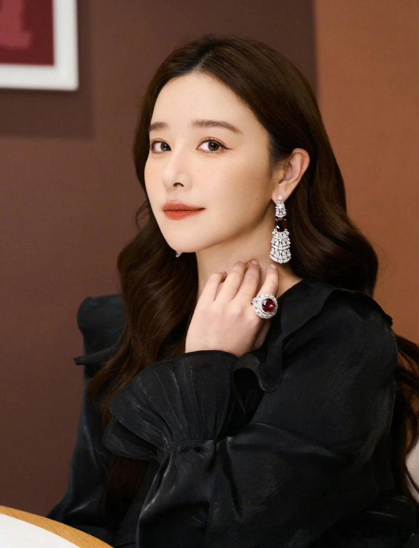 阚清子哭了也要形象管理谁懂姐姐这个紧急刹车啊，哭了也要形象管理，太厉害啦姐姐乘风