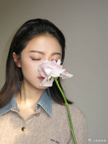 赵今麦人比花娇赵今麦天才脸蛋 哇塞，真的是忍不住感叹赵今麦天才脸蛋，甜美有气质的