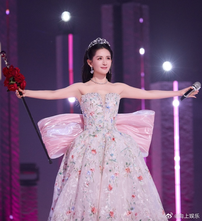 谢娜水晶皇冠粉蝴蝶结繁花裙谢娜玛丽猫 谢娜玛丽猫，谢娜水晶皇冠粉蝴蝶结繁花裙，一