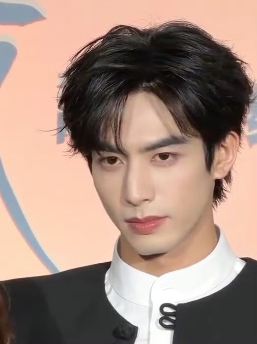 宋威龙在庆功宴上哭了他们也舍不得吧