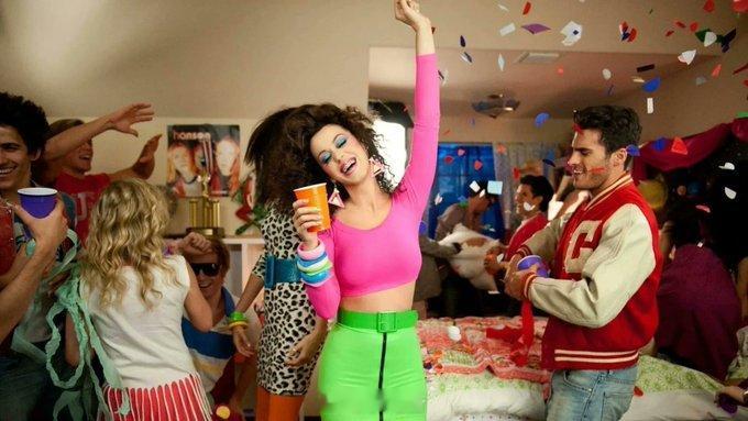 KatyPerry 15 年前，Katy Perry 发布单曲《Last Fri