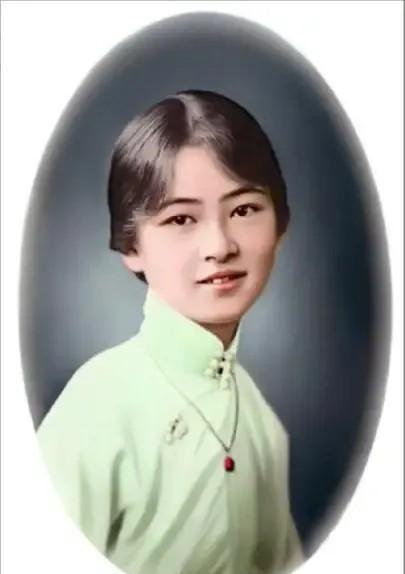 人民英雄纪念碑开工以后，林徽因认为碑文应该用楷体来写，但具体由谁来写犯了难，时任