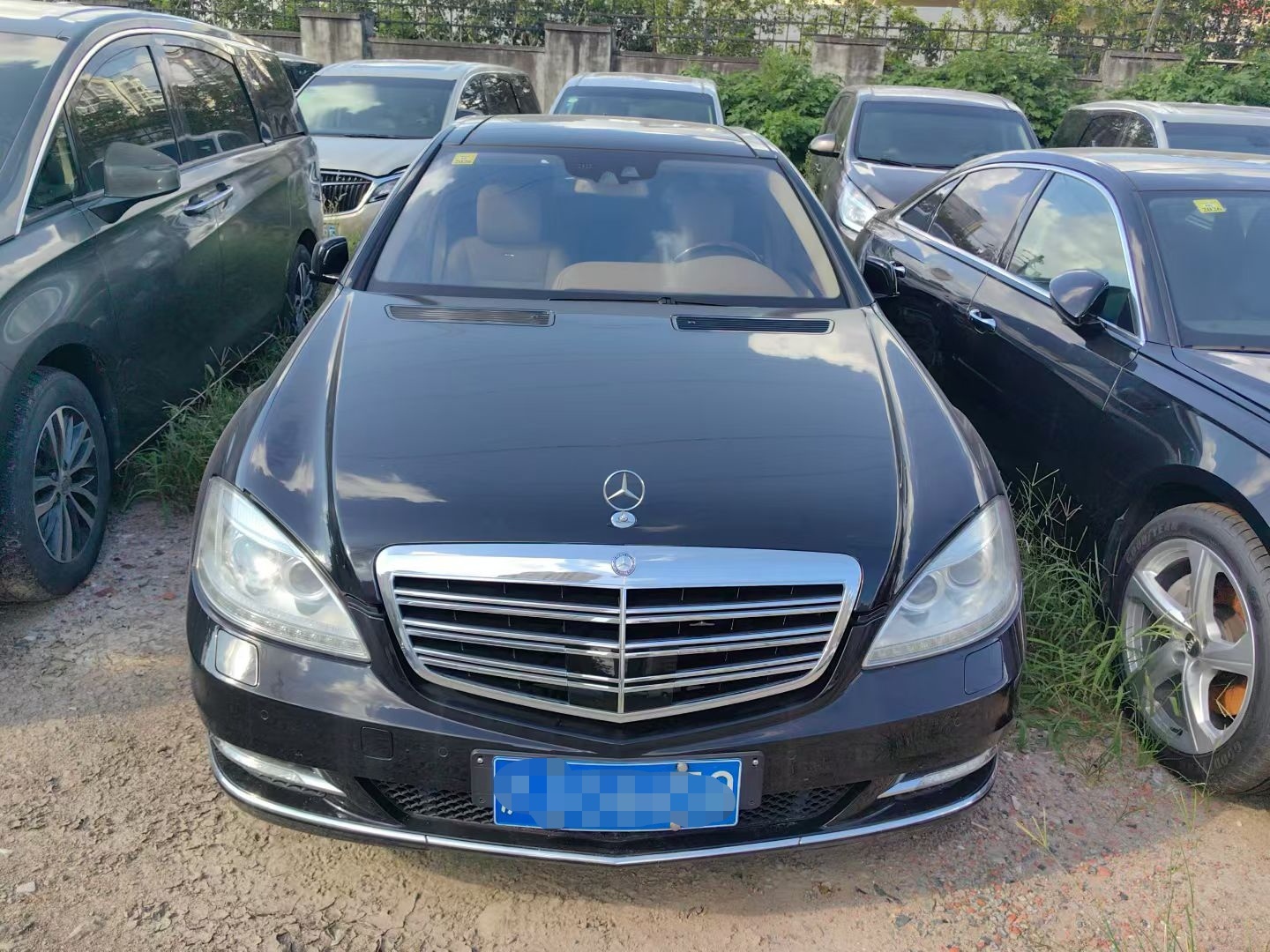 还是喜欢这样的车10年奔驰S600，一手，5.9 万公里 [坏笑]大家猜猜多少钱