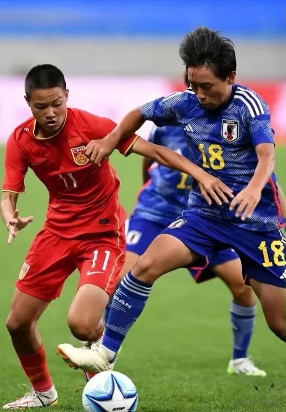 “草台班子”国青U15力压日韩，勇夺东亚杯足球冠军！这本来是一件好事，但是对于国