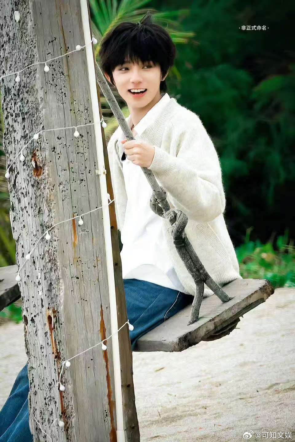 王橹杰好像在拍文艺电影王橹杰自带清冷气质王橹杰自带清冷气质，哇塞哇塞， 