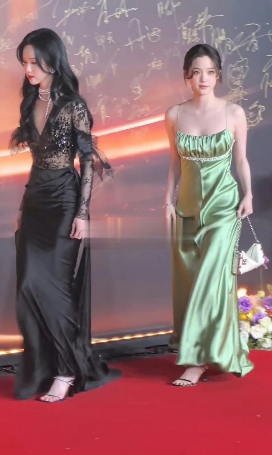 这么一看，陈都灵比欧阳娜娜瘦的不止一点半点啊 