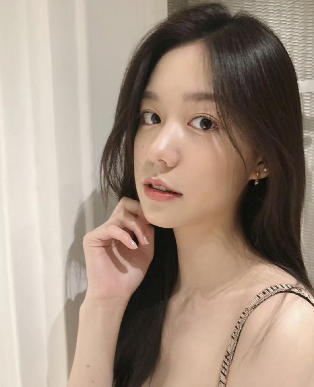 谁能想到綦美合曾跟欧阳娜娜大秀姐妹情🥹现在也已经退网了綦美合已经退网了