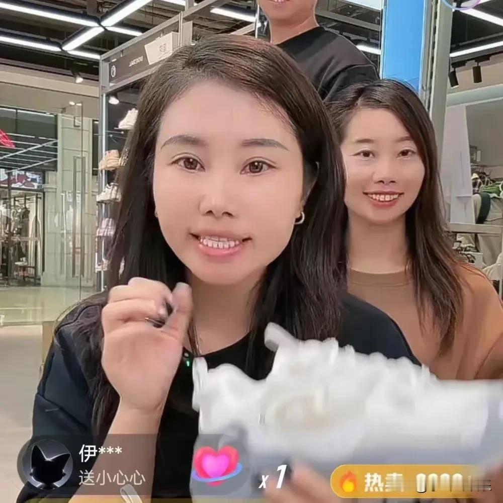 杨妞花最近是真有点飘啊

刚开始大家还挺同情她的不容易

可现在呢？

动不动就
