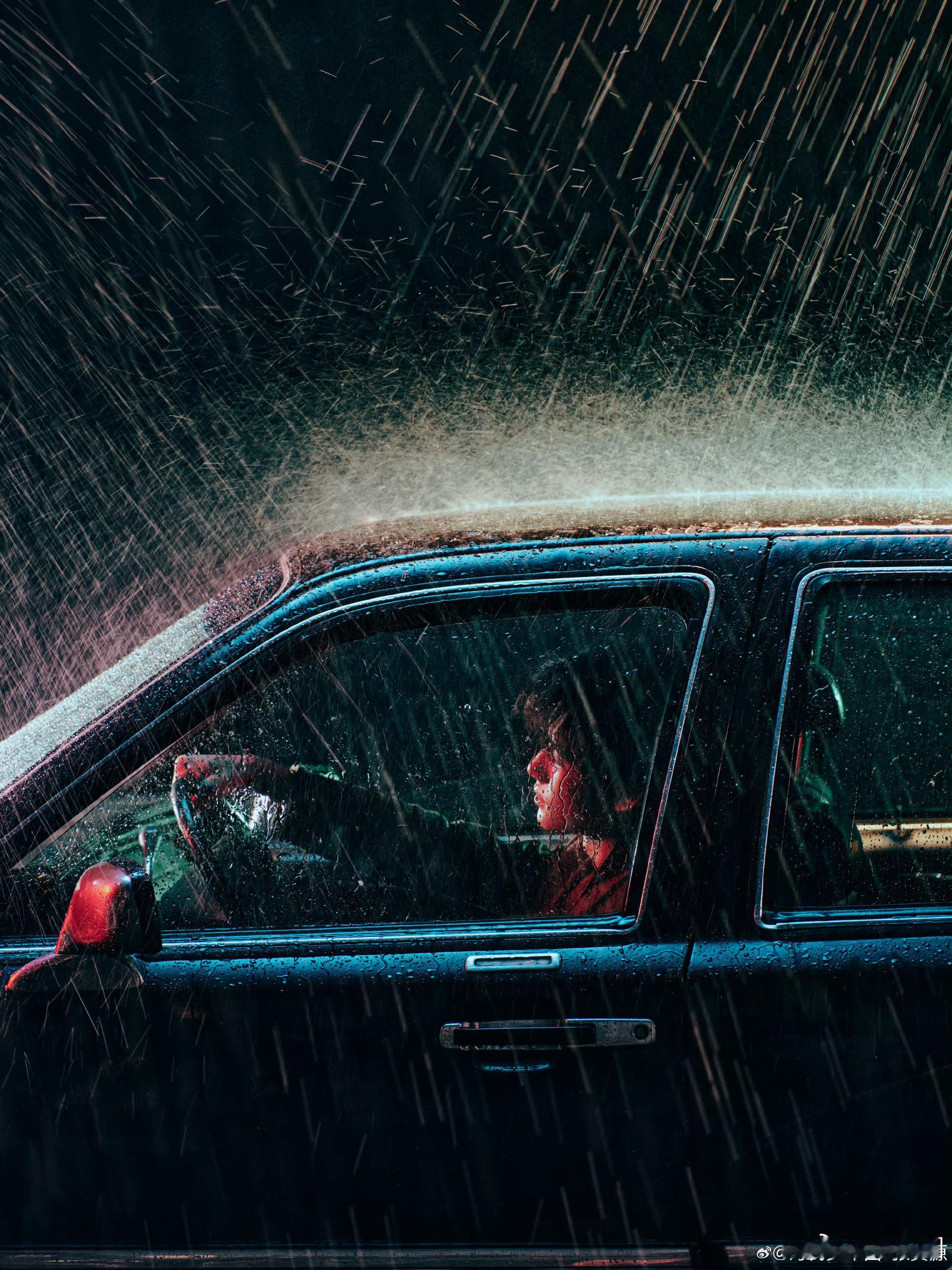 张真源雨夜大片伦敦的雨未必有张真源忧郁 张真源雨夜大片，哈哈哈 