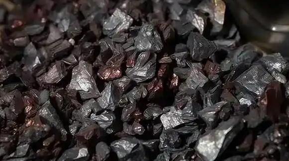 反制打响。印尼挥出管制大棒，多国跟风收紧资源闸口，中国却反手落子——锁定世界级矿