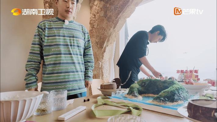 #秦霄贤哄不好了#哈哈哈哈我们仨这两期是逗秦霄贤上瘾吗，郭麒麟一句我们仨不分彼此