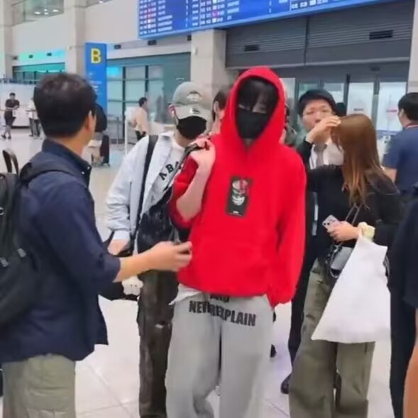 #恩静机场假装成工作人员#好想这么没皮没脸活一次 ​​​