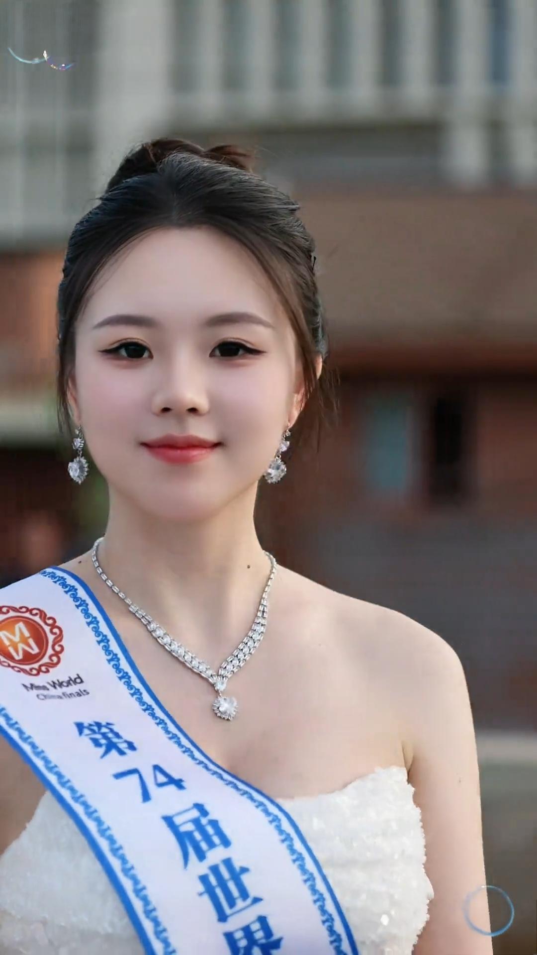 世界小姐广西赛区冠军刘世欣 身高180 来自广西玉林博白女孩。大气，国泰民安，珠