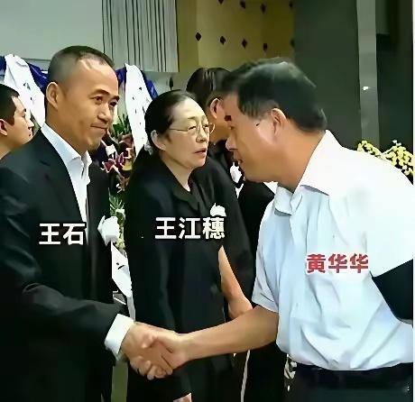 一个成熟的大男人没必要总是把心力写在脸上吧。 