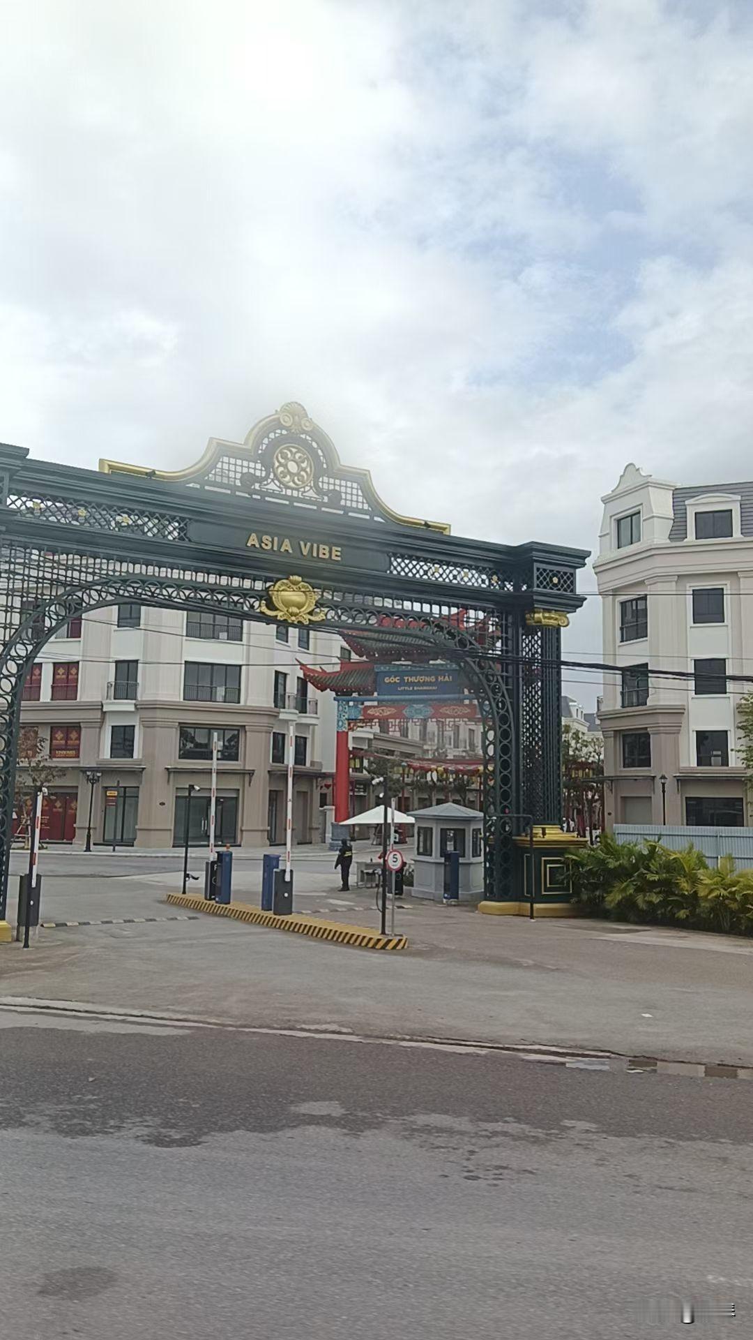 我不仅排斥女人抽烟，甚至排斥任何抽烟的人。


 
于我而言，对抽烟者的排斥，无