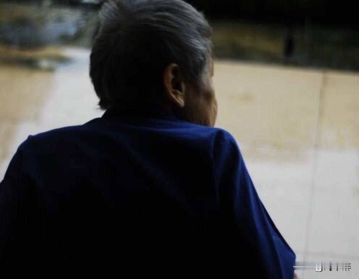 今天是我的生日，昨天儿子订好了酒店，还把消息发到家庭群里，提醒全家人晚上务必到场