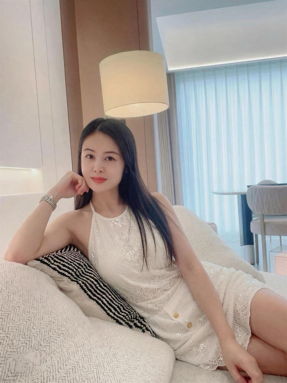 自觉矜贵
人一定要自觉矜贵。不要为了得到他人的喜欢而自降身价，也不要为了他人的评