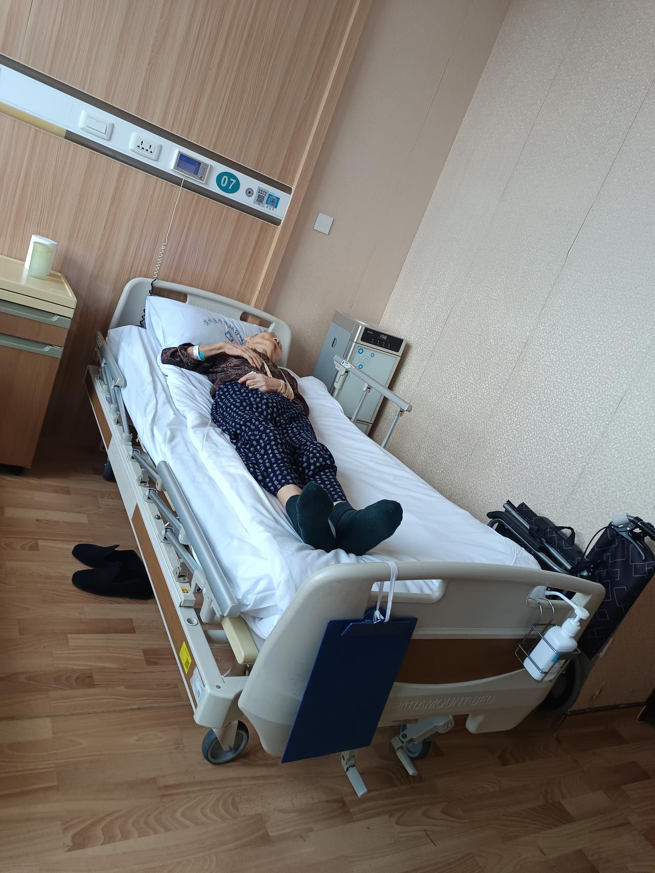 上了岁数的老人，觉得我妈特别难照顾，一天到晚让我跟她生“闲气”。她做的不对的，不