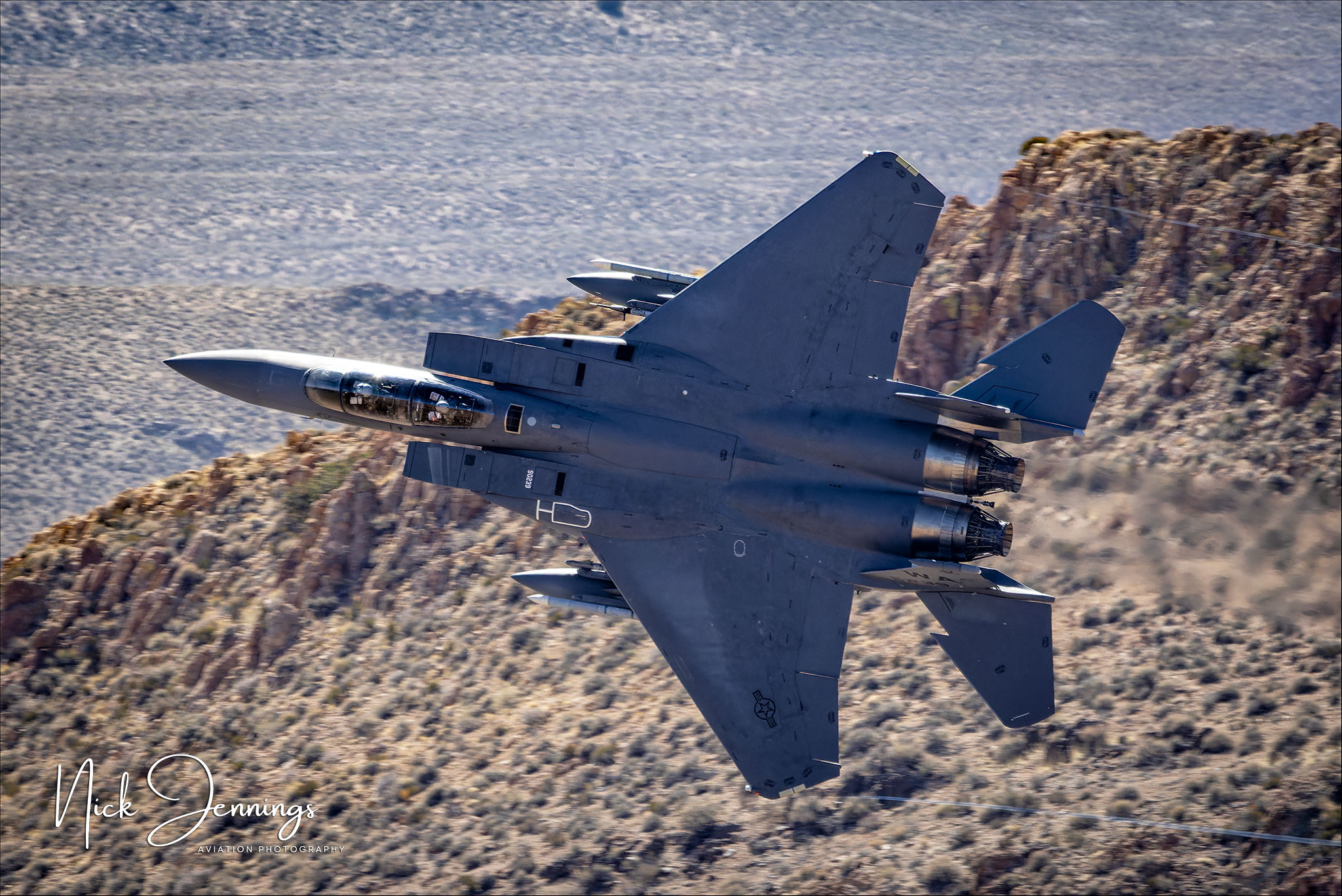 内华达沙漠上空飞行的F-15E ​​​
