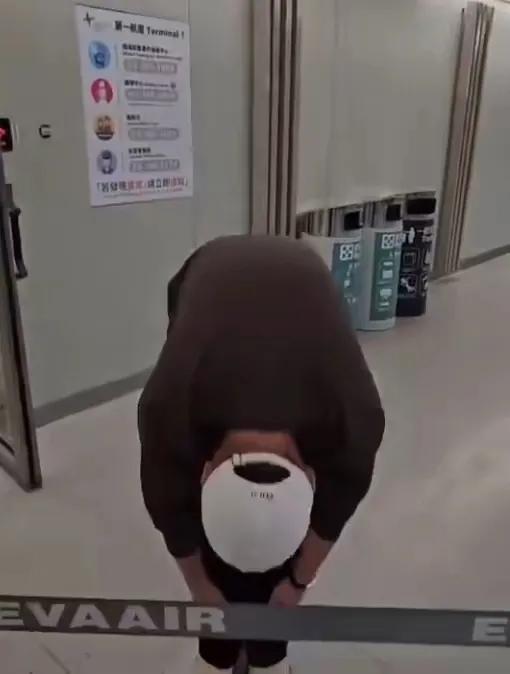 汪小菲返台，被问到会不会去日本？他九十度鞠躬说“她是我的家人，请大家多说她些好话