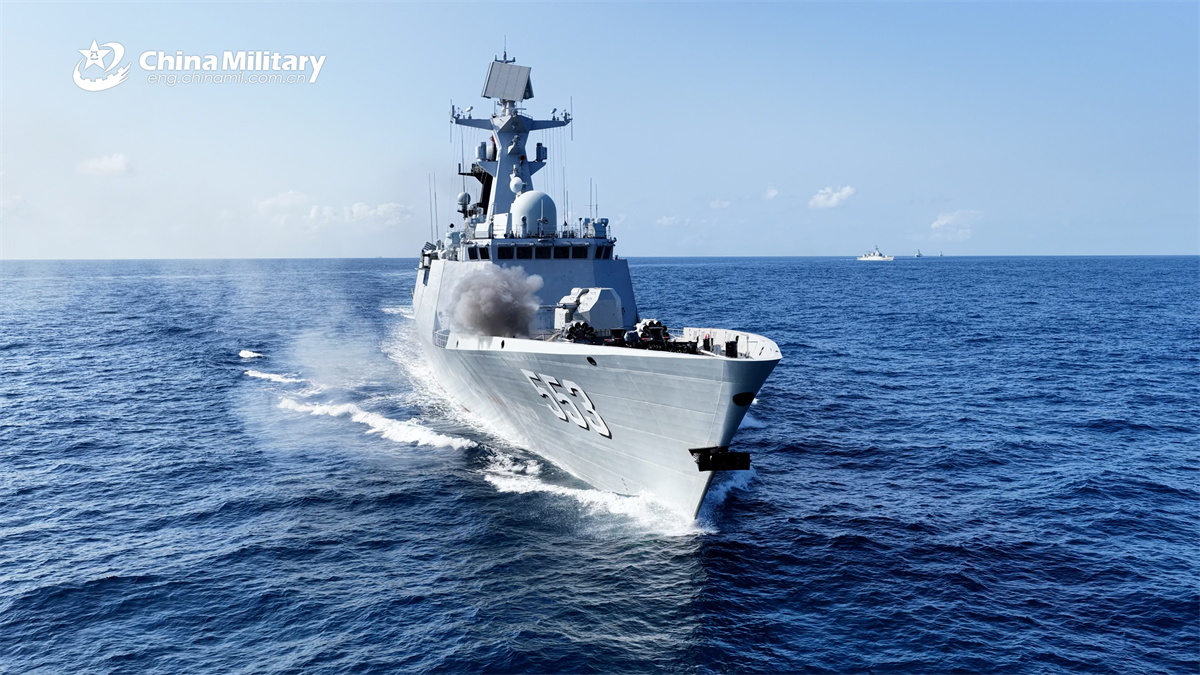 烽火问鼎计划每天认识一件兵器 054AG型护卫舰“大理”号（舷号533）发射火箭