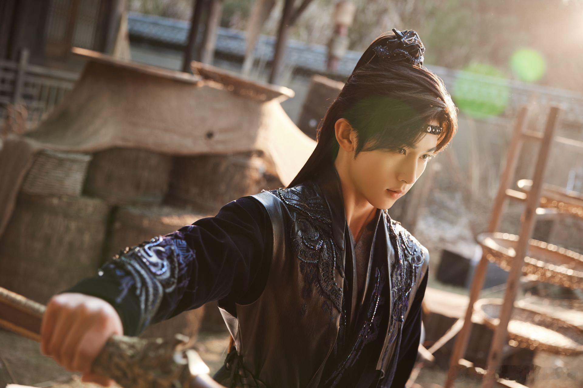 通过郭俊辰对角色的极致热爱，权如沐的角色不仅仅是戏中的人物，更像是他生命中的一部