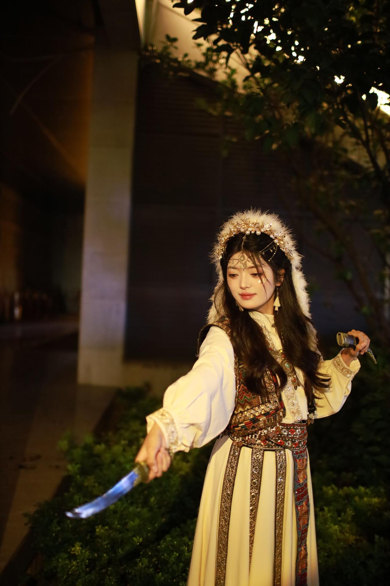 偶遇古镇，随拍几张。小姐姐的表现力不错。～～东方美学 东方美 国风正当红 约拍 