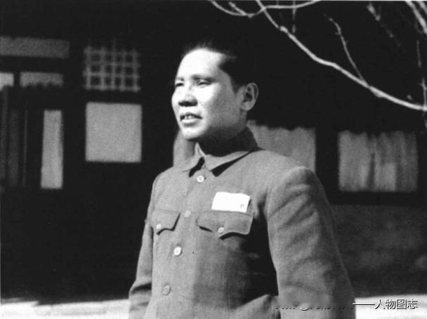 1952年，朱良才在北京家中留影。